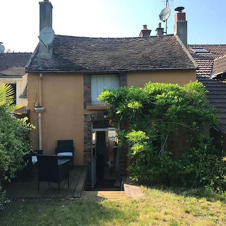 Maisonnette Le Long Du Loing Episy Exterior foto